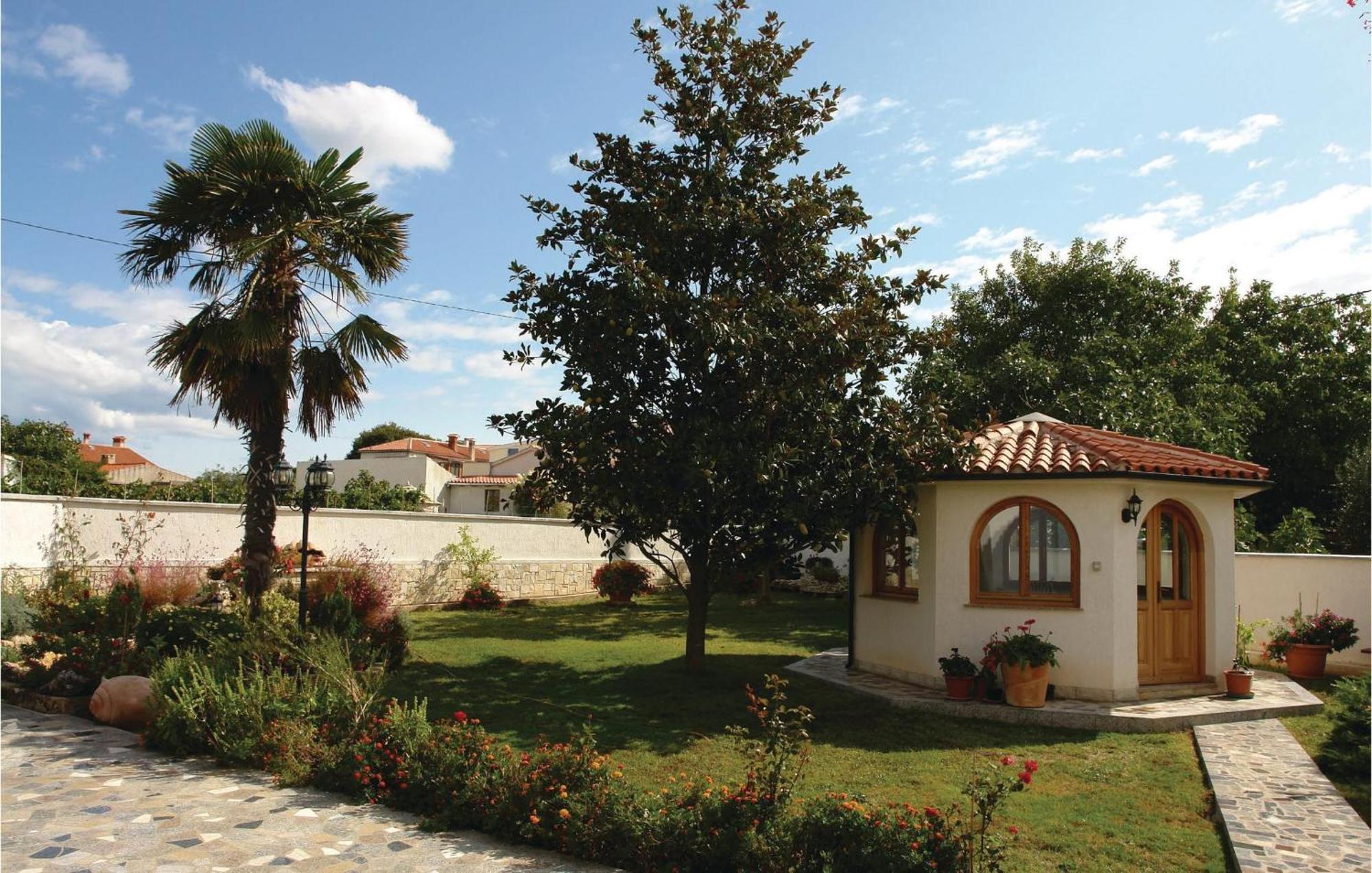 Beautiful Apartment In Pula With Kitchen Exterior foto